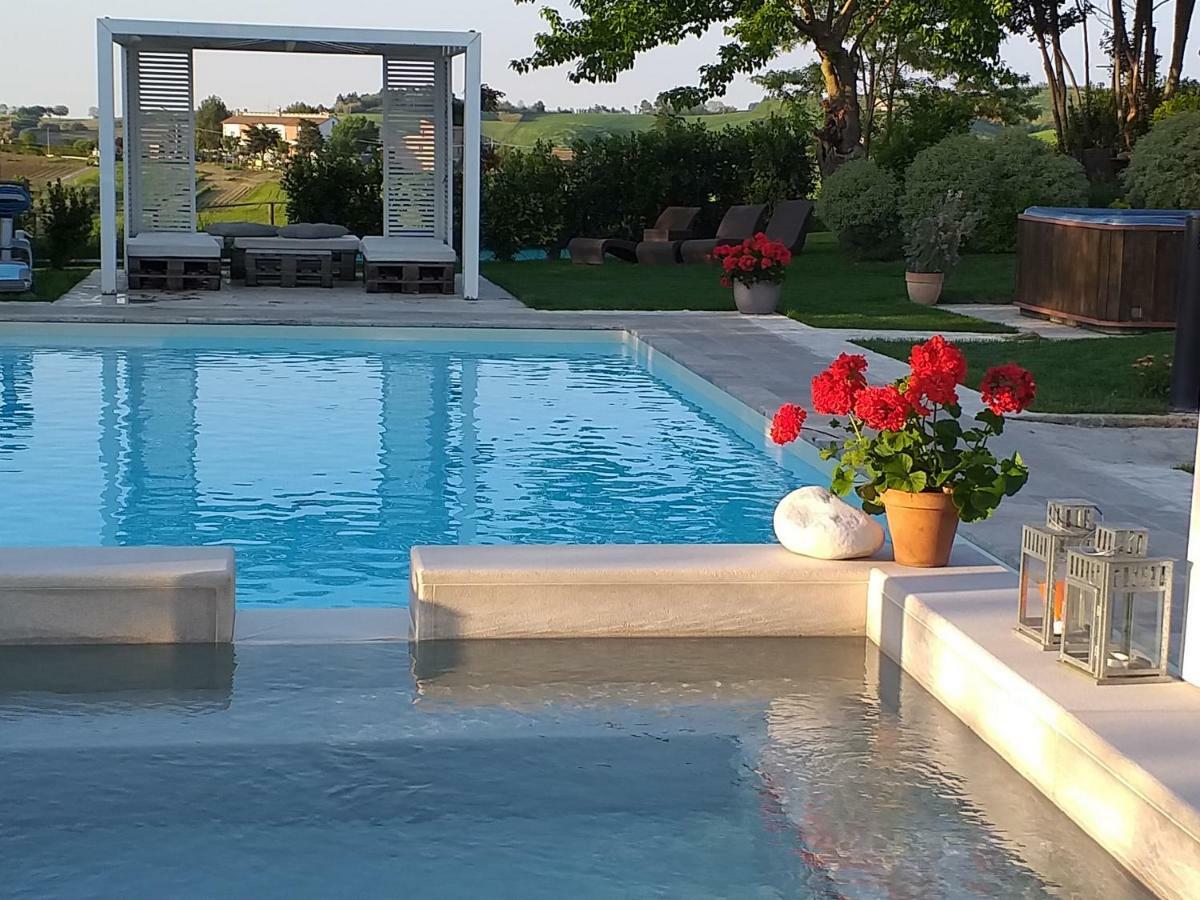 Le Maracla Country House Iesi Bagian luar foto