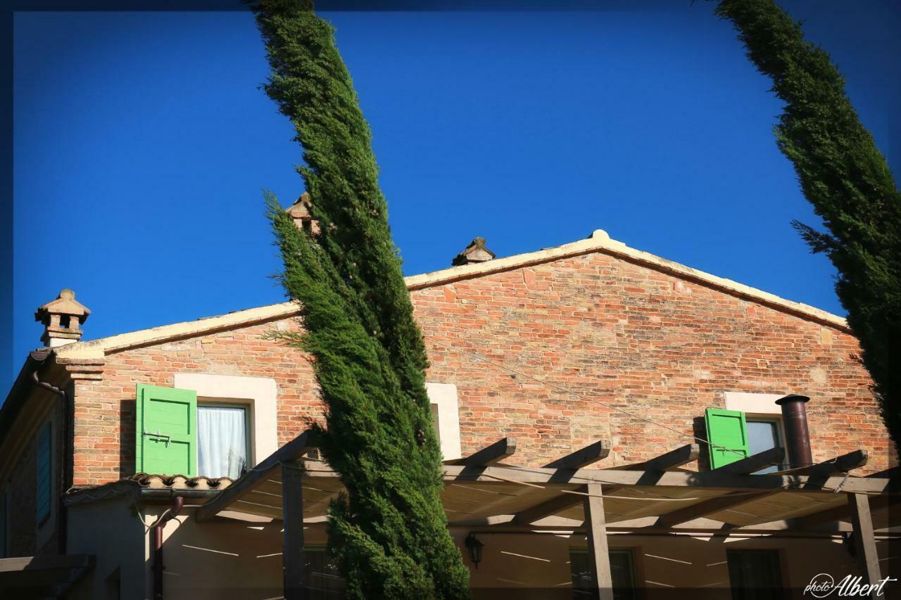 Le Maracla Country House Iesi Bagian luar foto