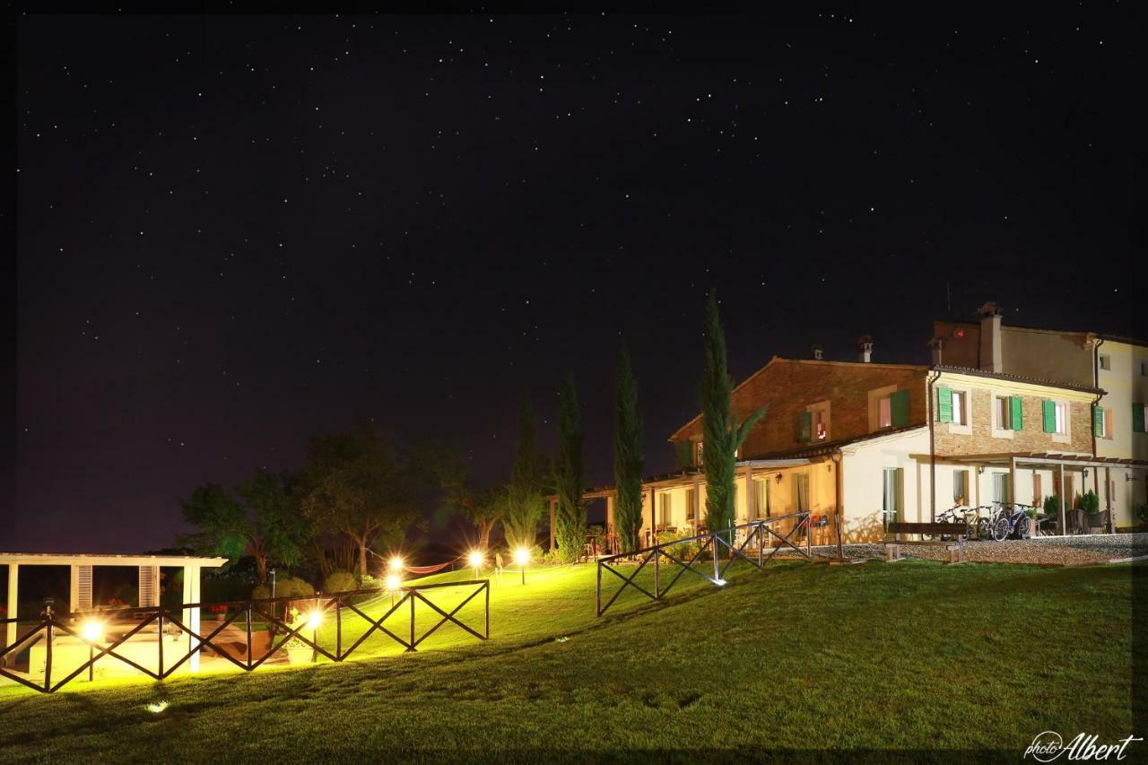 Le Maracla Country House Iesi Bagian luar foto