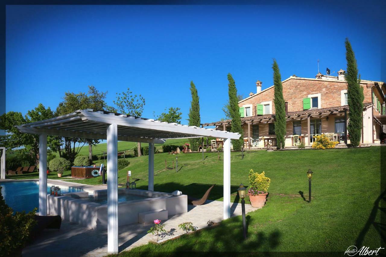 Le Maracla Country House Iesi Bagian luar foto