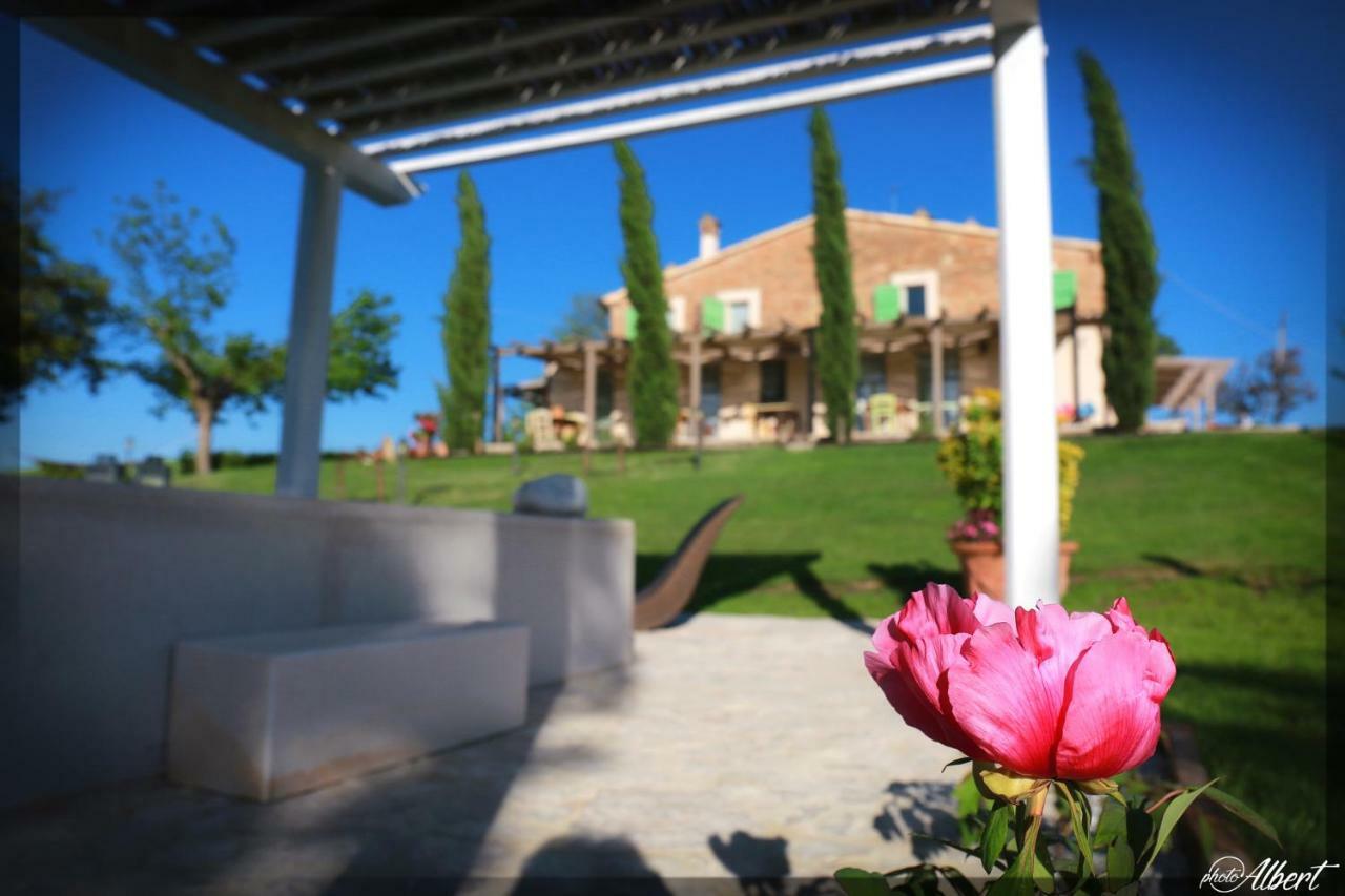 Le Maracla Country House Iesi Bagian luar foto