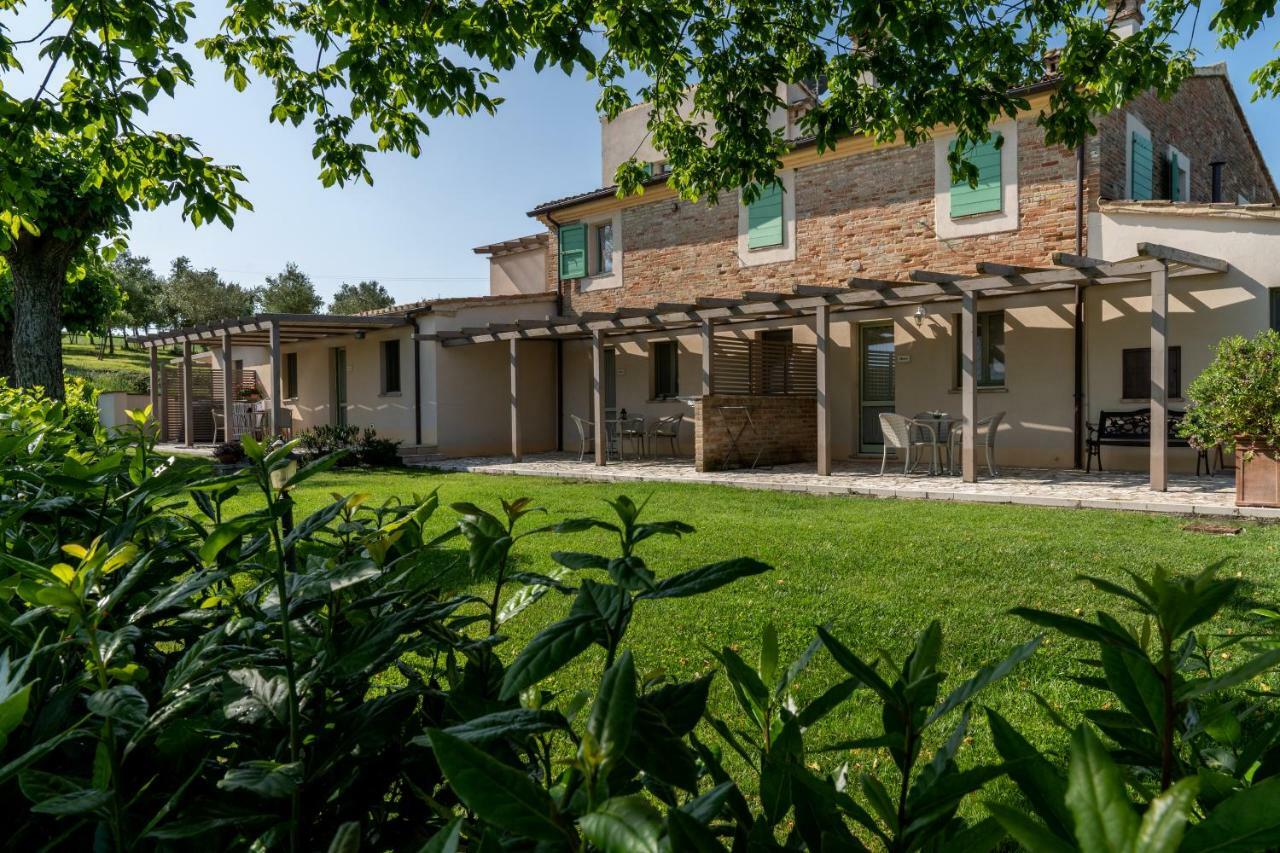 Le Maracla Country House Iesi Bagian luar foto