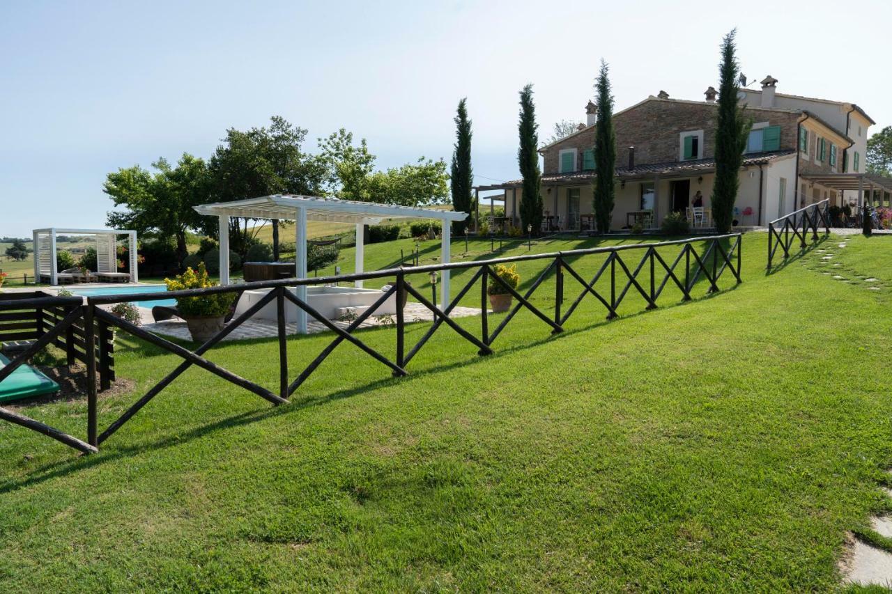Le Maracla Country House Iesi Bagian luar foto