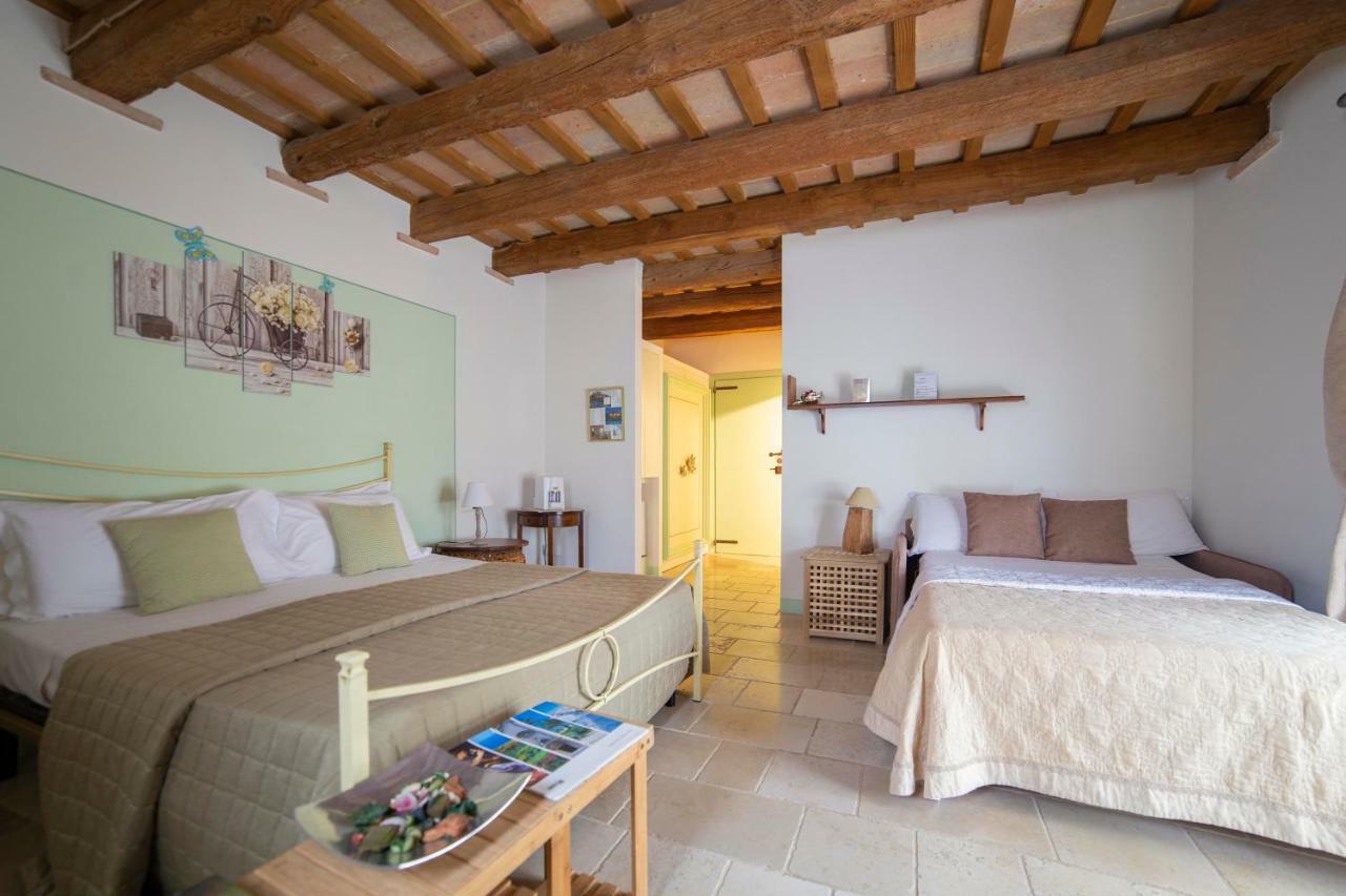 Le Maracla Country House Iesi Bagian luar foto