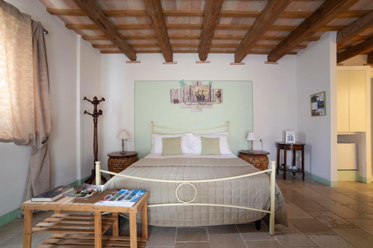 Le Maracla Country House Iesi Bagian luar foto
