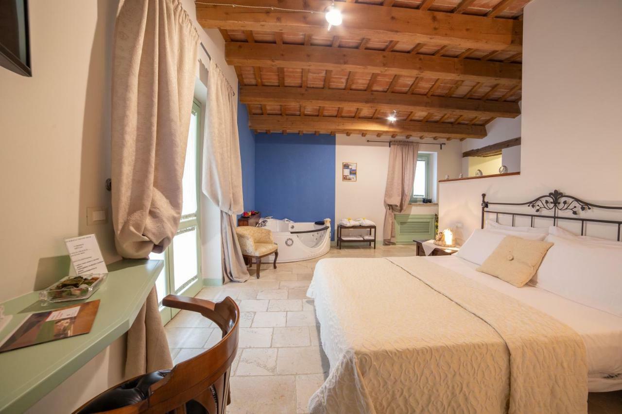 Le Maracla Country House Iesi Bagian luar foto