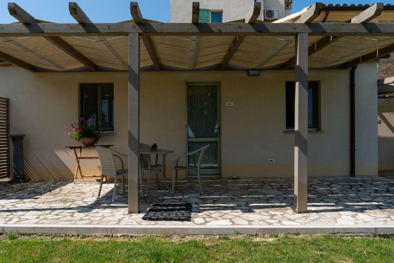 Le Maracla Country House Iesi Bagian luar foto