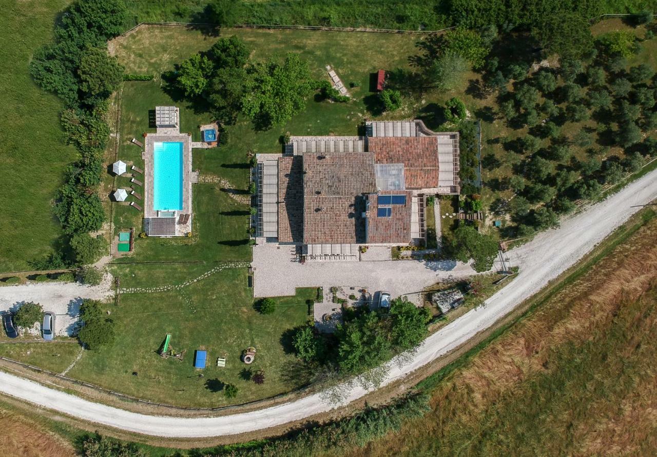 Le Maracla Country House Iesi Bagian luar foto
