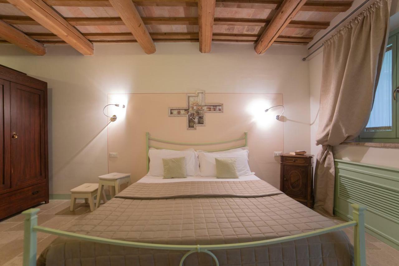 Le Maracla Country House Iesi Bagian luar foto