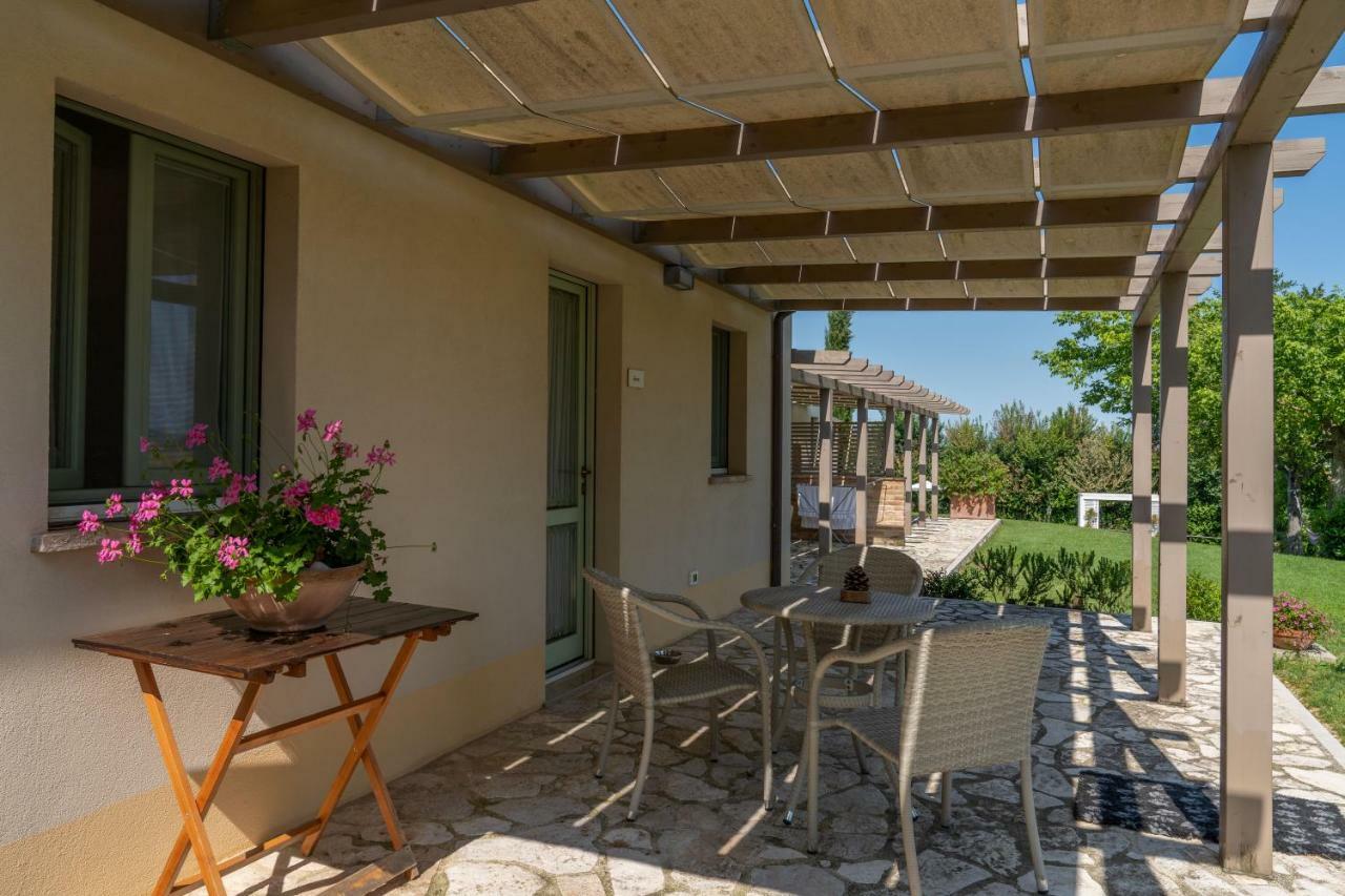Le Maracla Country House Iesi Bagian luar foto